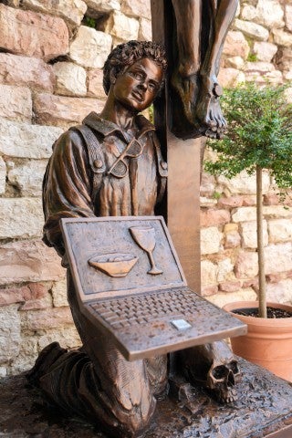 Blessed Carlo Acutis in a sculpture by Timothy Schmalz