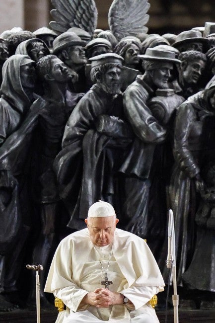 pope statue