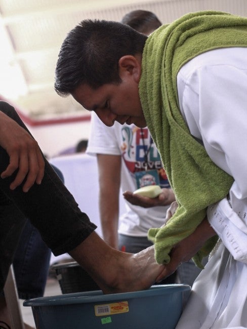 Washing feet