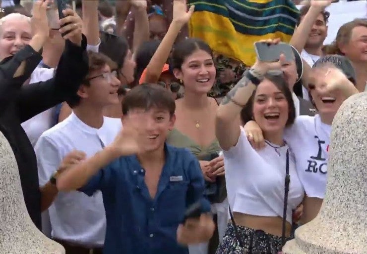 Pope welcomes youth to Rome for jubilee