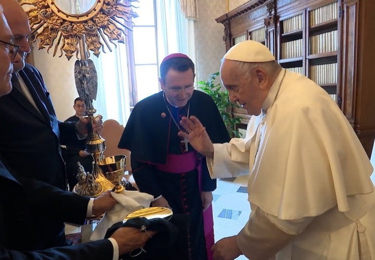 Pope blesses monstrance for U.S. Eucharistic Congress