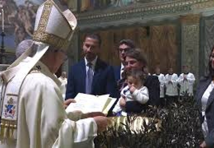  Pope Leo baptizes 20 infants in the Sistine Chapel