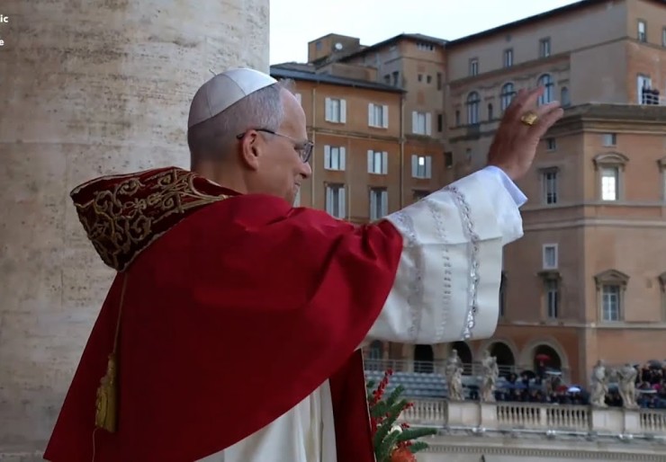 Pope Leo's Christmas message: Jesus brings peace by healing sin 