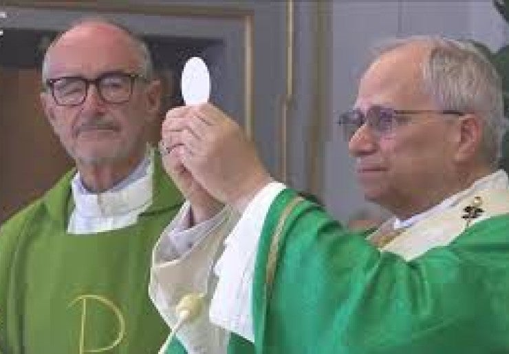 Pope celebrates Mass in Castel Gandolfo