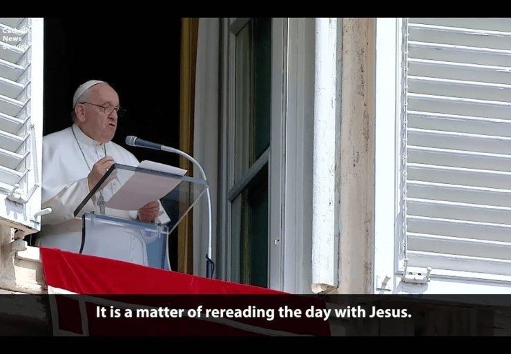 Pope: Reflect on your day with Jesus