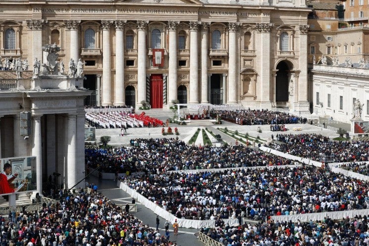 palm sunday crowd