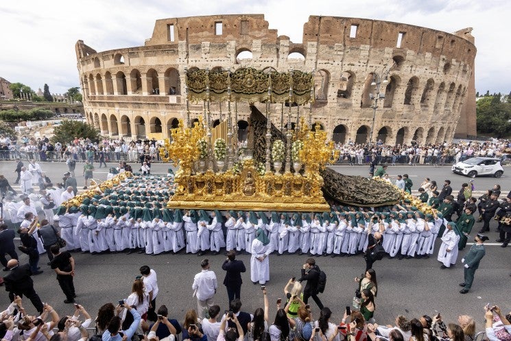 Statue of Our Lady of Hope carried past Colosseum