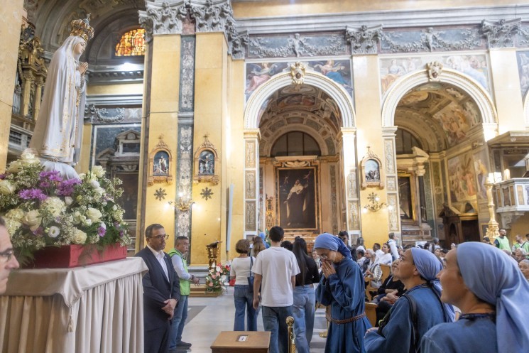 Religious sisters pray at statue of Our Lady of Fatima