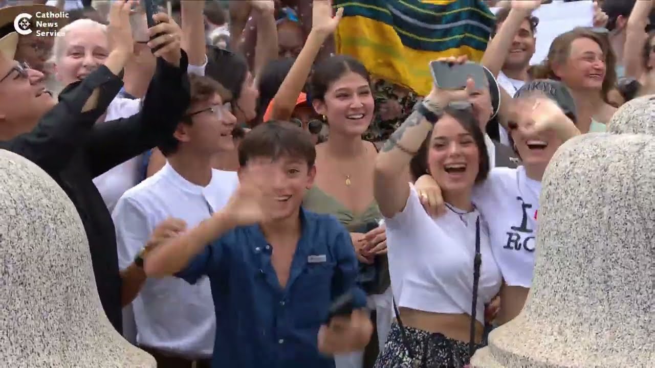 Pope welcomes youth to Rome for jubilee