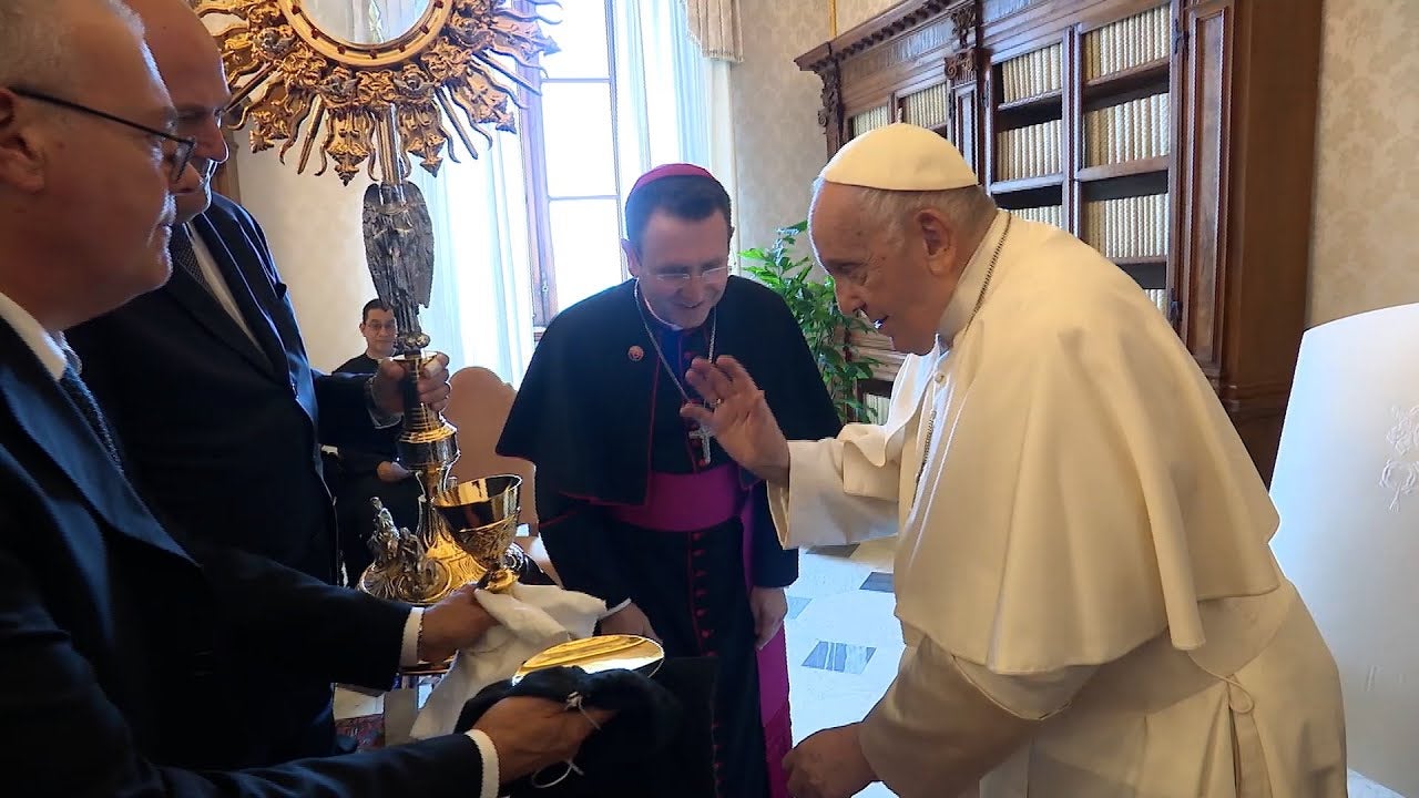 Pope blesses monstrance for U.S. Eucharistic Congress