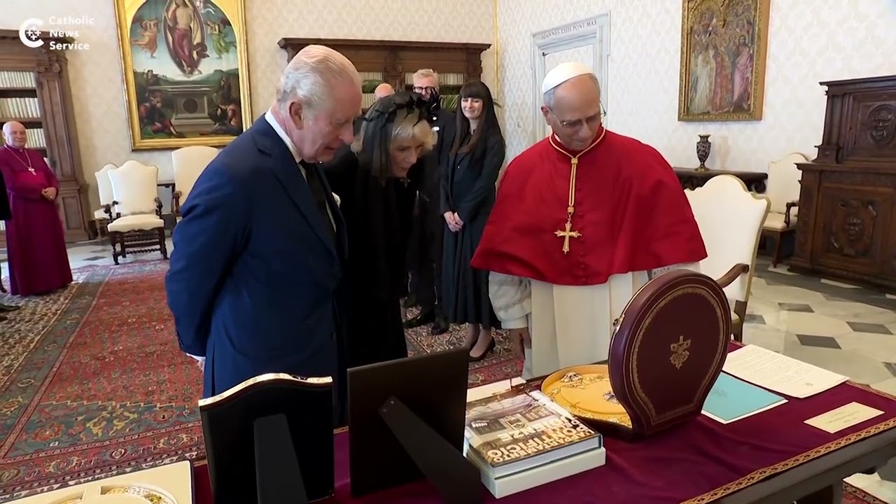 Pope Leo prays with King Charles