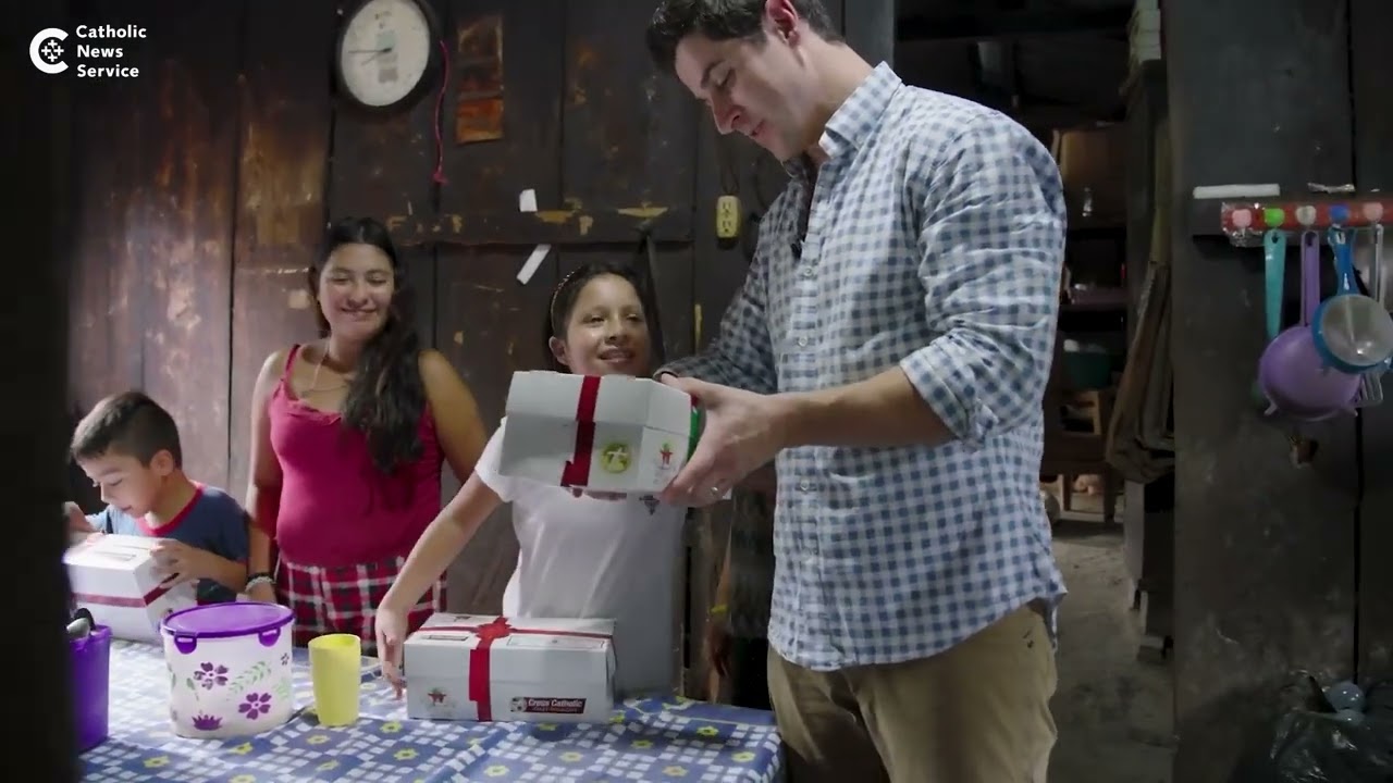 David Henrie shares boxes of Christmas joy